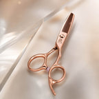 Forbici Sfoltitrici Professionali Juntetsu Oro Rosa VG10 - immagine d'ambiente